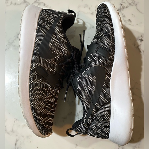 Nike Shoes - Nike Roshe Run Jacquard Pattern